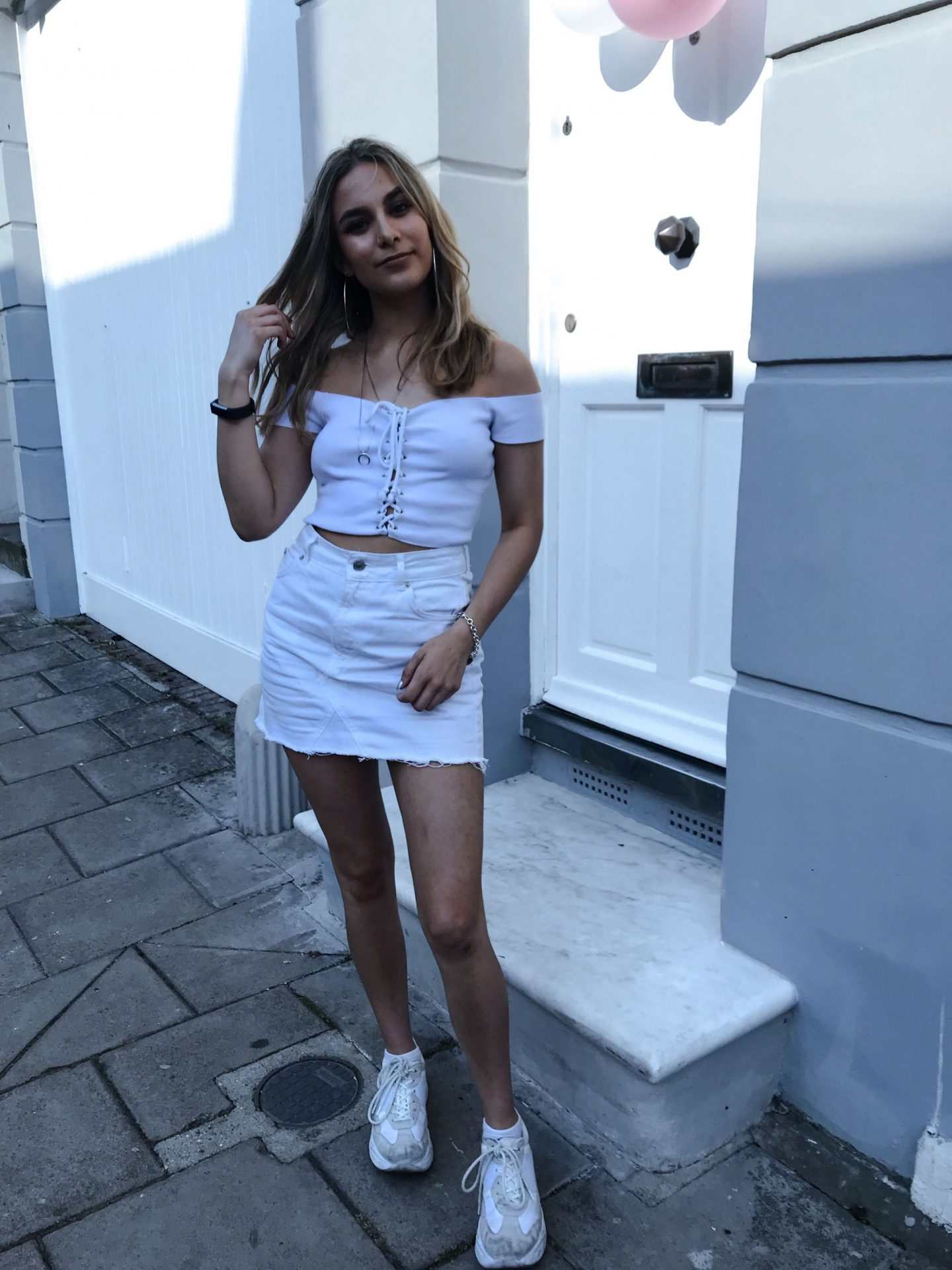 yasmin stefanie all white outfit topshop ciara chunky trainers 