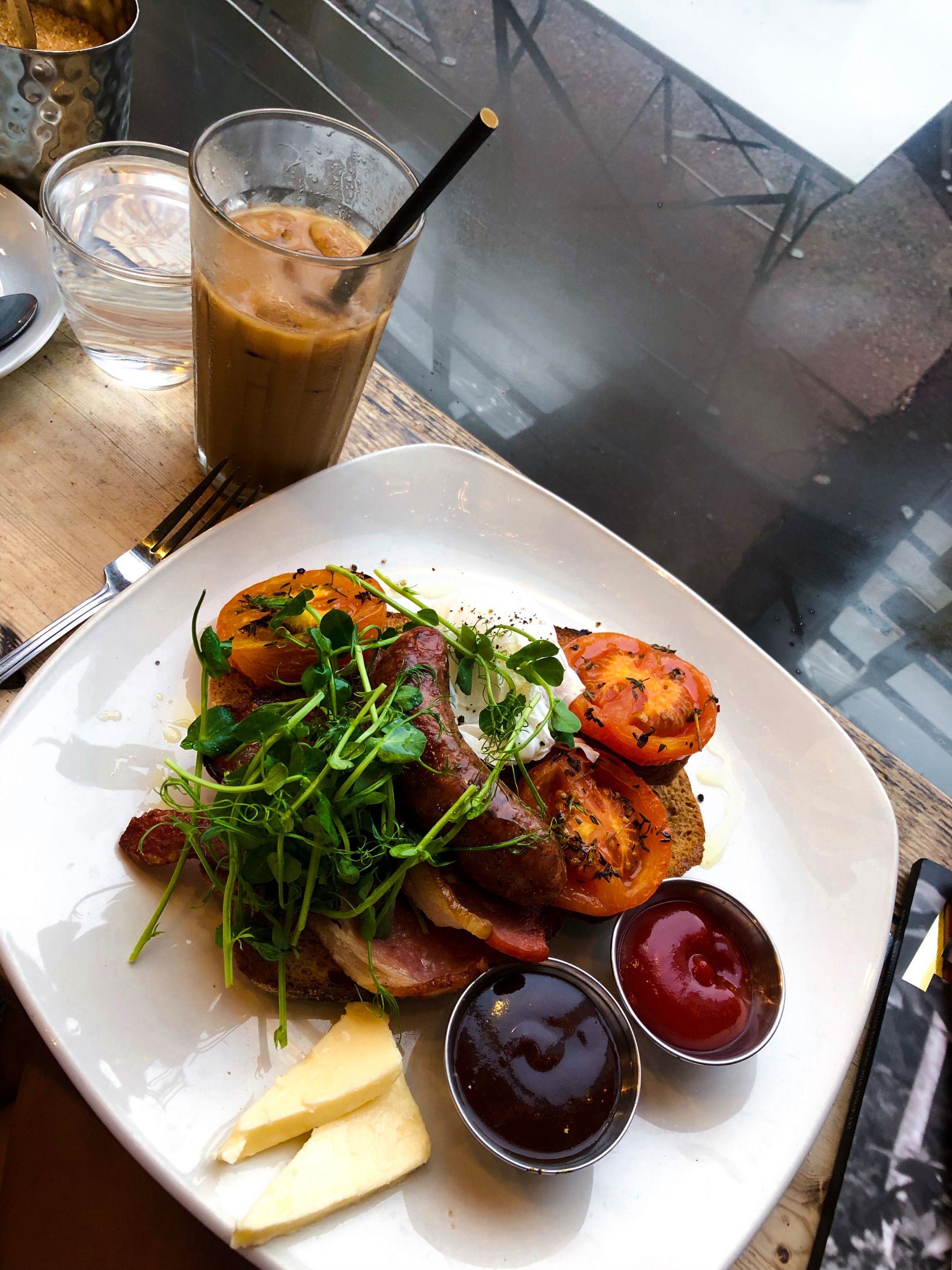 yasmin stefanie jenni roberts brighton hove brunch cafe coho house breakfast